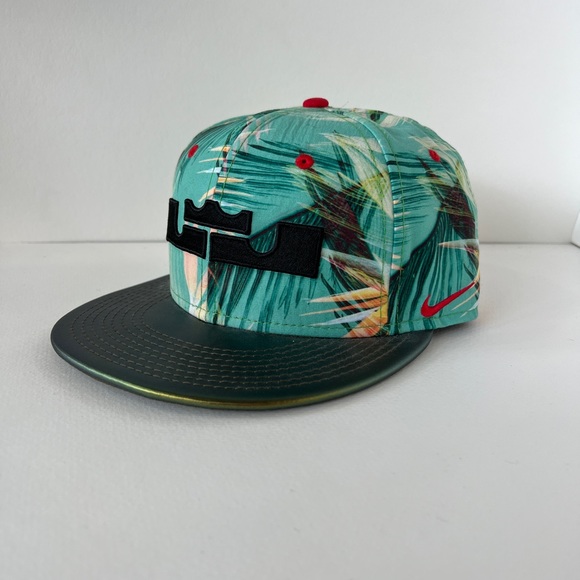 Nike Lebron SnapBack - Picture 5 of 7